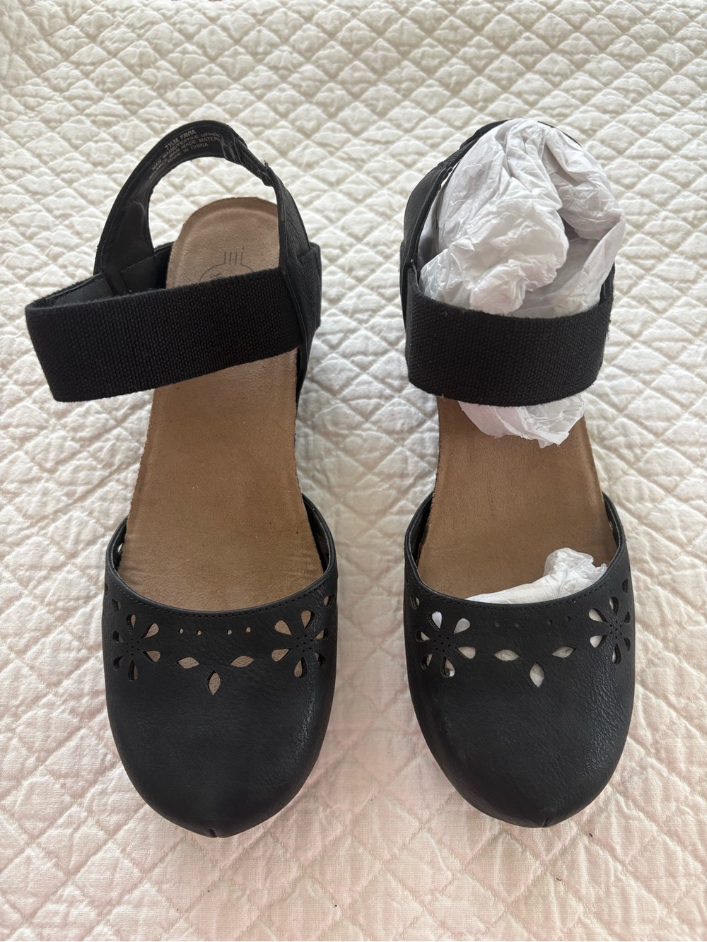Hokus Pokus Black Francheska Wedge Sandal with Cutout Floral Detail US 7,5